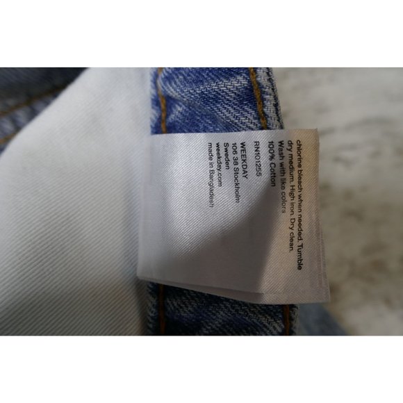 Weekday Brand Denim Row Jean Shorts In Spring Blue Raw Hem SZ 40 US 8 High Rise - Picture 9 of 12